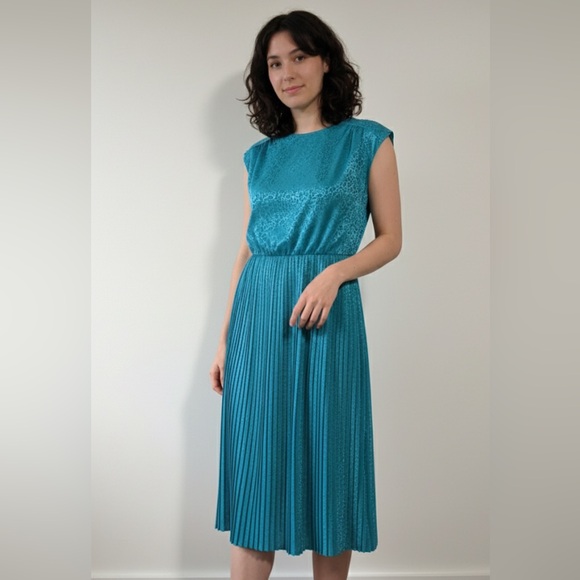 vintage Dresses & Skirts - Vintage Pleated Teal Sleeveless Midi Dress Size Medium